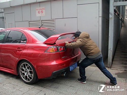 马上能启动 小小移动电源也能推动汽车
