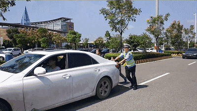 电瓶起火怎么办_电车电瓶起火_蓄电池没电导致车打不着火