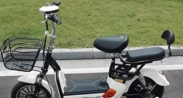 电动车充电过久会爆炸吗？教你电动车充电“秘诀”，让电瓶更耐用