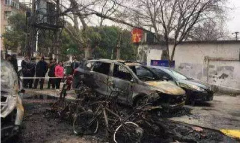 蓄爆炸起火电池会铅酸充电吗_蓄电池爆炸事故_铅酸蓄电池会爆炸起火吗