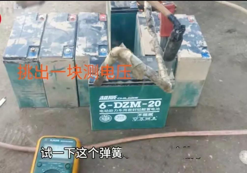 铅酸电池加液_铅酸蓄电池加液后需要充电吗_铅酸蓄电池加什么液体