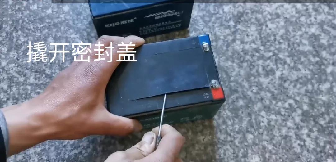铅酸蓄电池加液后需要充电吗_铅酸蓄电池加什么液体_铅酸电池加液